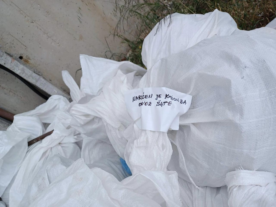 S hrpe smeća na Šubićevcu ‘nestala’ wc školjka, a ostavljen papirić: ‘Naručen je odvoz šute’