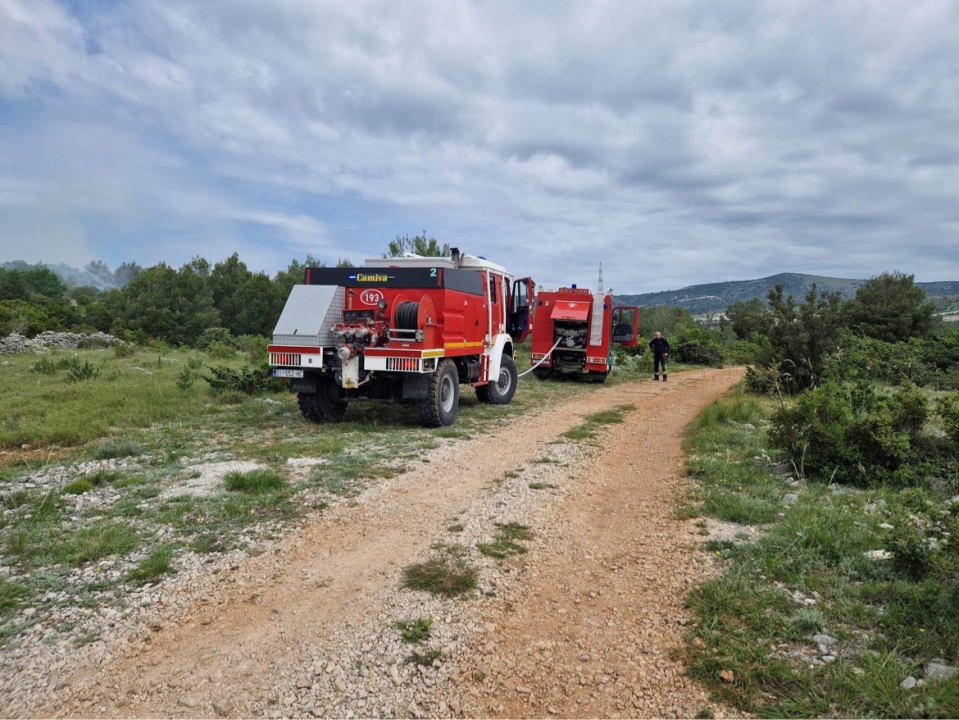 Ugašen požar kod zone Podi, izgorjelo 5 hektara