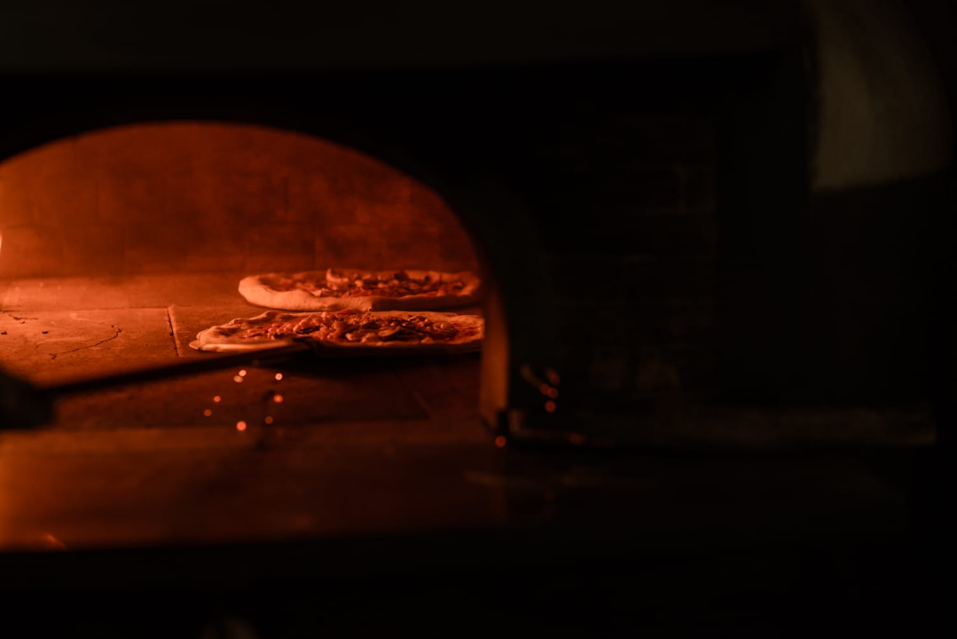 Počastite se vrhunskom pizzom i burgerima iz Victorije! 