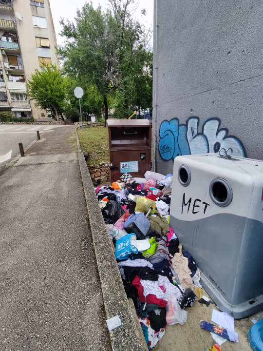 Hrpetina smeća uz dječji vrtić na Bualama: 'Taman' za edukaciju najmlađih