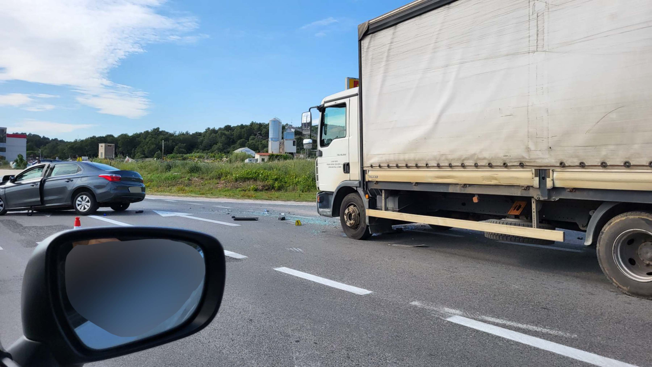 Sudar automobila i kamiona kod Supernove, jedna osoba prevezena u bolnicu