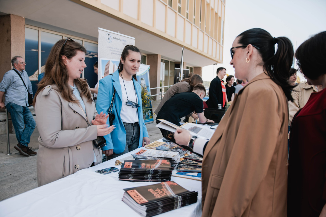 Učenici srednjih i osnovnih škola obilježavaju Dan Šibensko-kninske županije: 'Nadam se da ćete svi tu ostati' 
