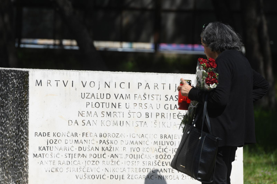 Položeni vijenci u spomen na Radu Končara i još 42 strijeljana antifašista na Šubićevcu