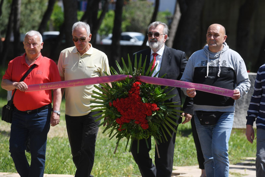 Položeni vijenci u spomen na Radu Končara i još 42 strijeljana antifašista na Šubićevcu