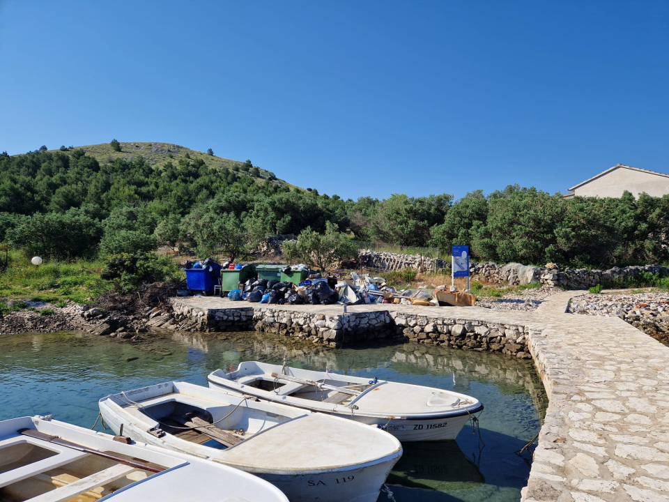 Turistička razglednica iz Kornata: Zašto i tamo ne bi bilo hrpe smeća...