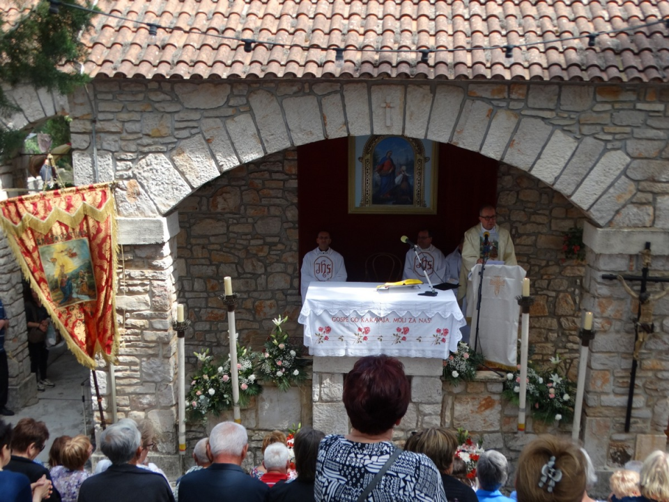 U Tisnom proslavljen blagdan Gospe od Karavaja