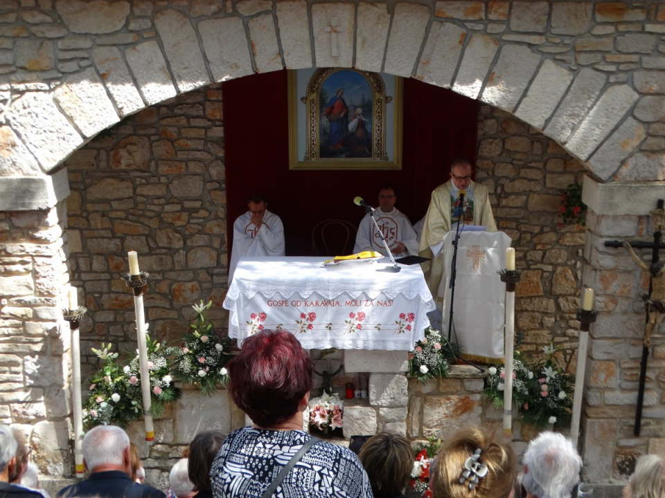 U Tisnom proslavljen blagdan Gospe od Karavaja