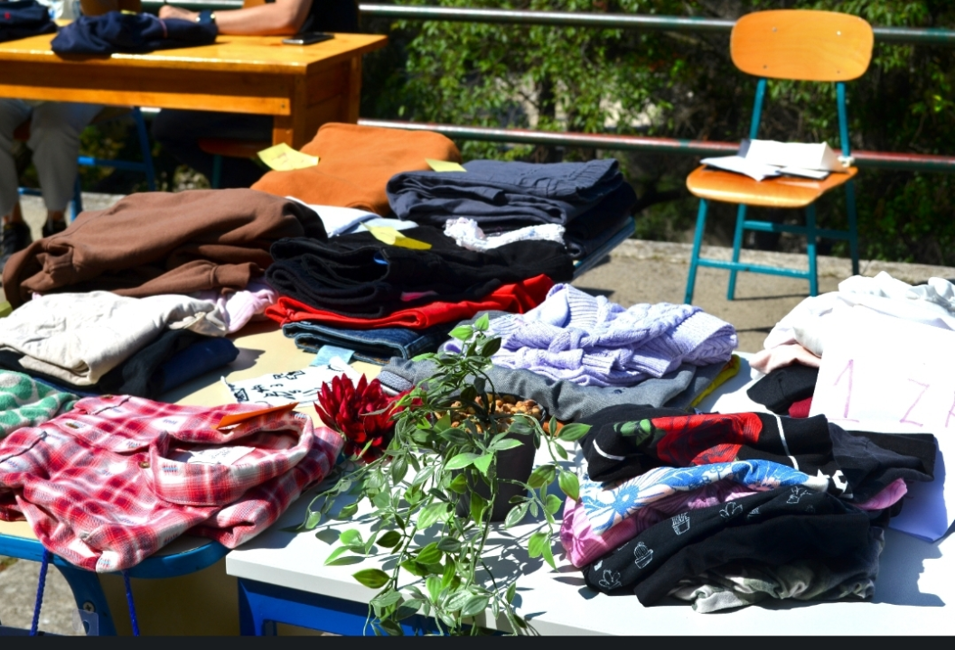 Gimnazijalci organizirali humanitarni buvljak, prikupljena sredstva namijenili Dolores Buri