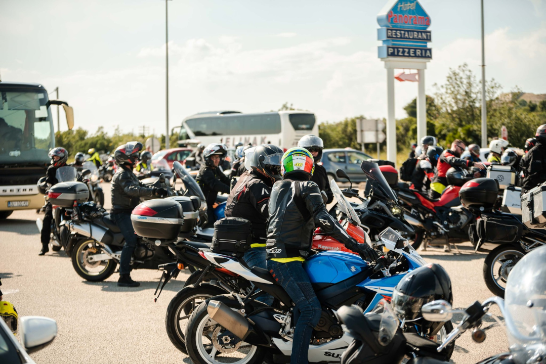 Motoristi na Šibenskom mostu: Voze od Pule do Dubrovnika i prikupljaju sredstva za bolesnu djecu