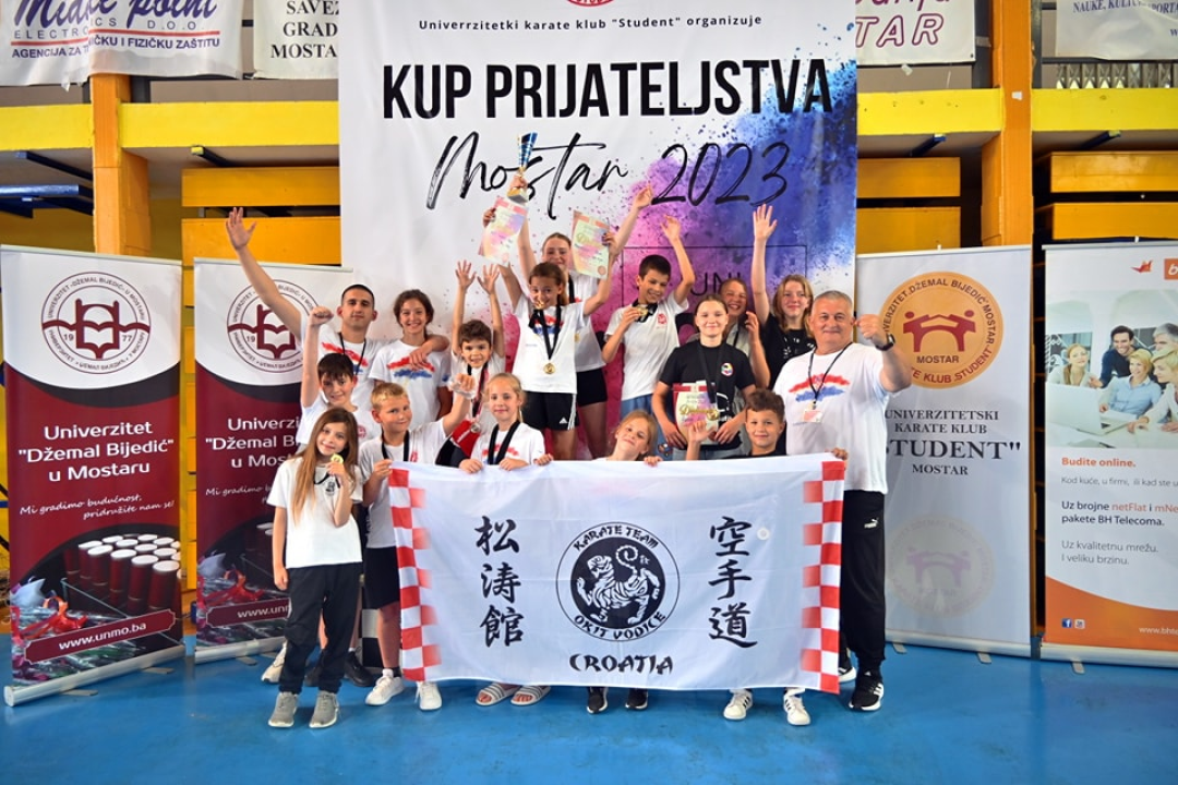 Vodički karataši osvojili 21 medalju i pehar 