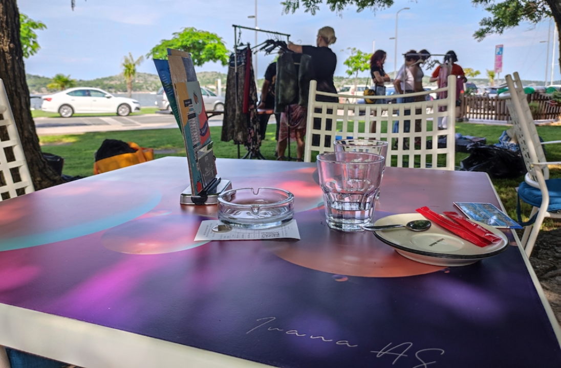 Šibenski Apostolovi su se vratili, 18 umjetničkih djela postavljeno ispred Azimuta 