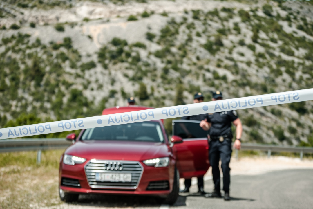 Helikopter koji se srušio u kanjon Čikole zapeo za zipline: Traje potraga za trećim putnikom, uskoro istraga