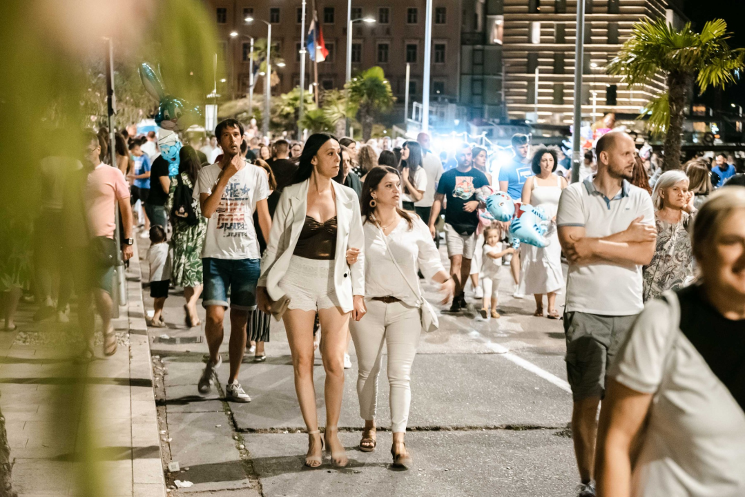 Šibenska noć napunila ulice ljudima koje je rasplesao bend Silente!