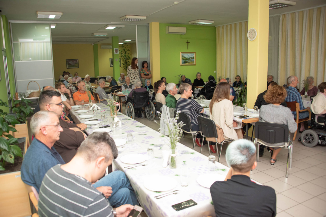 Druženje u Domu za starije i nemoćne Knin povodom uređenja okoliša  