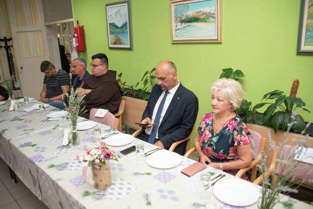 Druženje u Domu za starije i nemoćne Knin povodom uređenja okoliša  