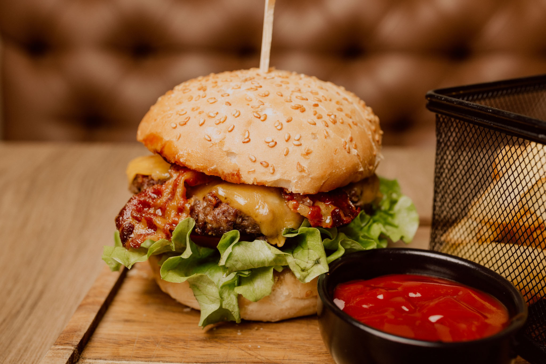 'Kod Starog' oduševite svoje nepce savršeno pripremljenim steakovima od Charolais govedine! 