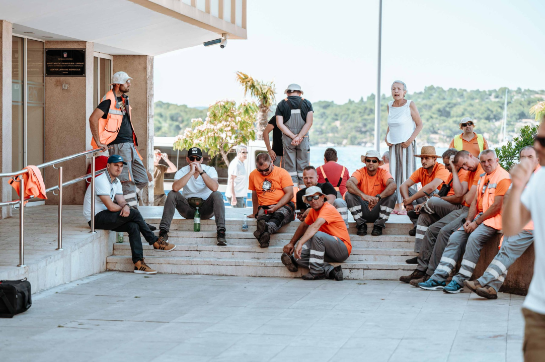 Radnici Cesta Šibenik i danas pred zgradom Županije: 'Neka župan dokaže da smo neučinkoviti!'