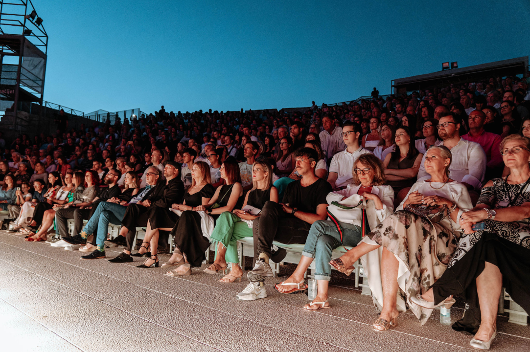 Maksim Mrvica impresivnim koncertom na tvrđavi sv. Mihovila potvrdio svoj zvjezdani status 