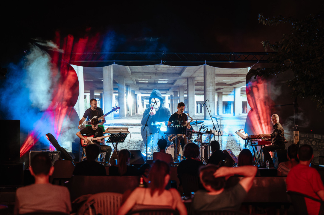 Zalazak, 'buka' i urbane projekcije: Bruna Matić predstavila audio-vizualni projekt NOISE