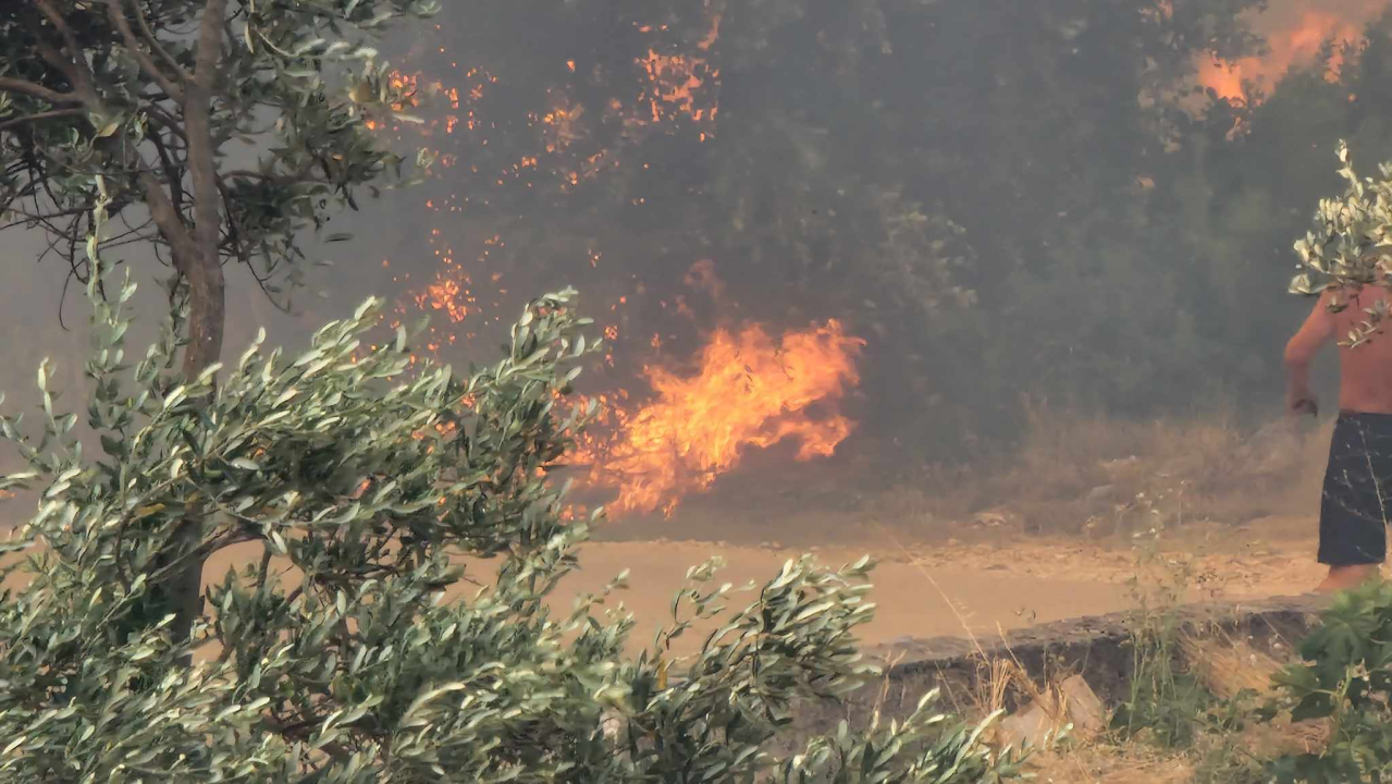 Objekti nisu ugroženi, vatrogasci ostaju na terenu cijelu noć