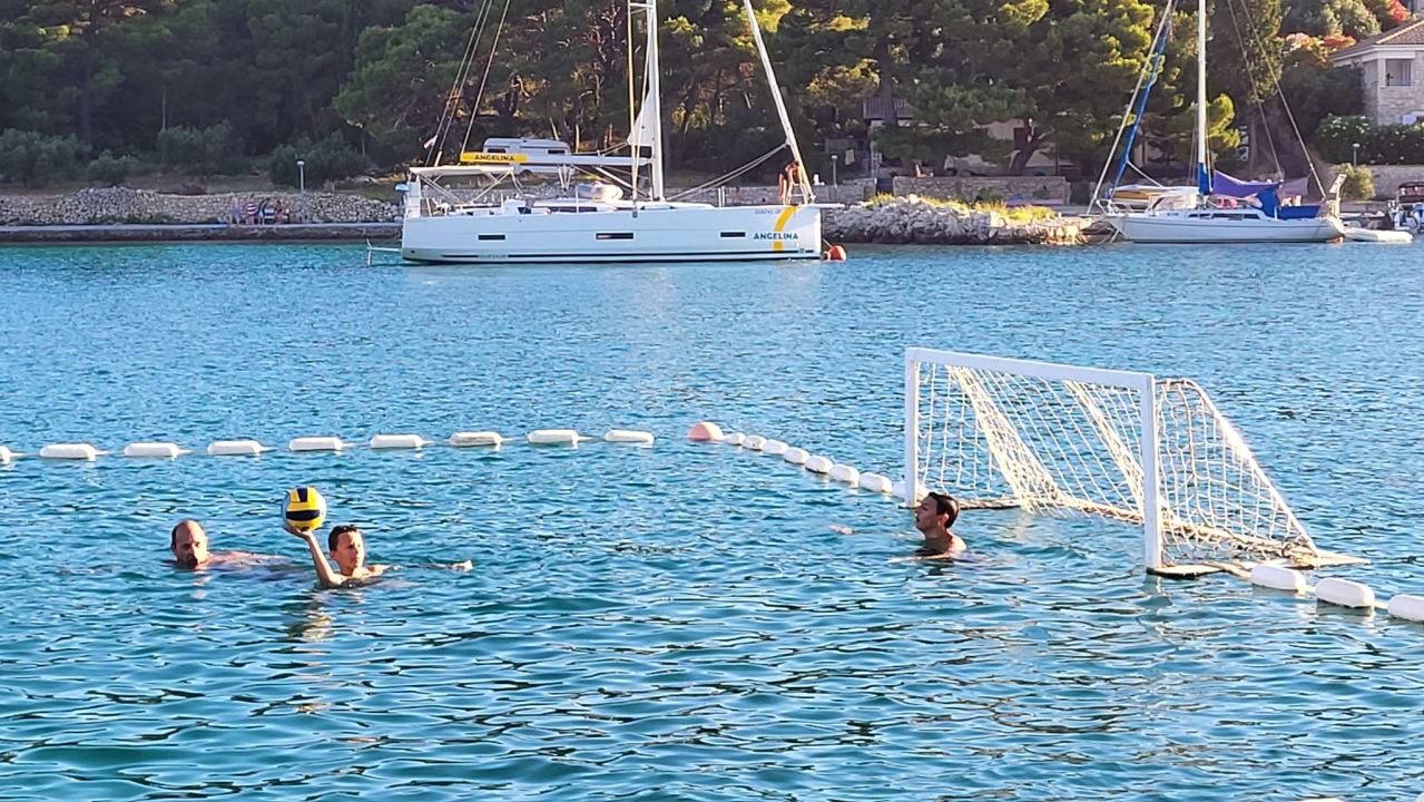 Povijesna utakmica za Prvić Luku: Kako je vaterpolo uzburkao usnulu valu...