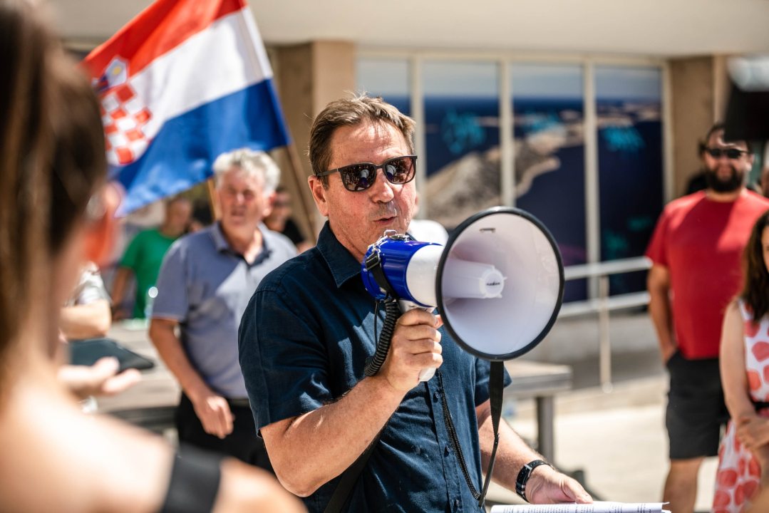 Radnici Cesta Šibenik održali novi prosvjed: 'Župan uništava ovu tvrtku i ove ljude'