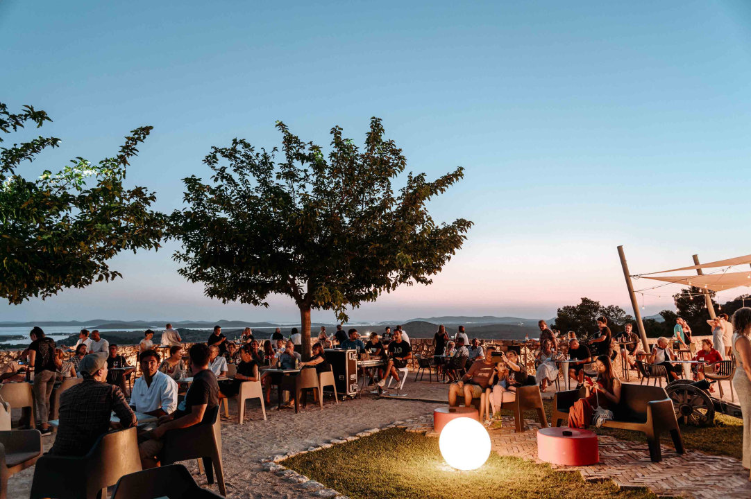 Ljetna večer i vrhunska glazba na Barone Jazz Festivalu: B's FUNstallation oduševili Šibenčane i turiste