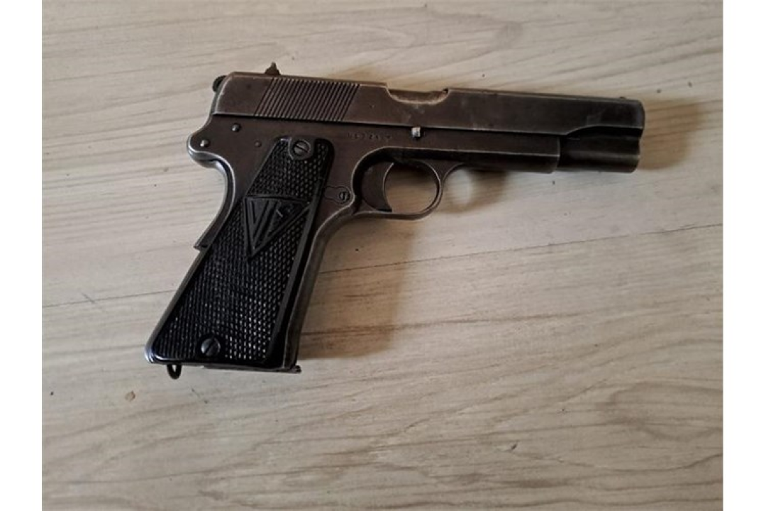 Građanin šibenskoj policiji predao pušku, pištolj, ručnu bombu i 1262 komada streljiva