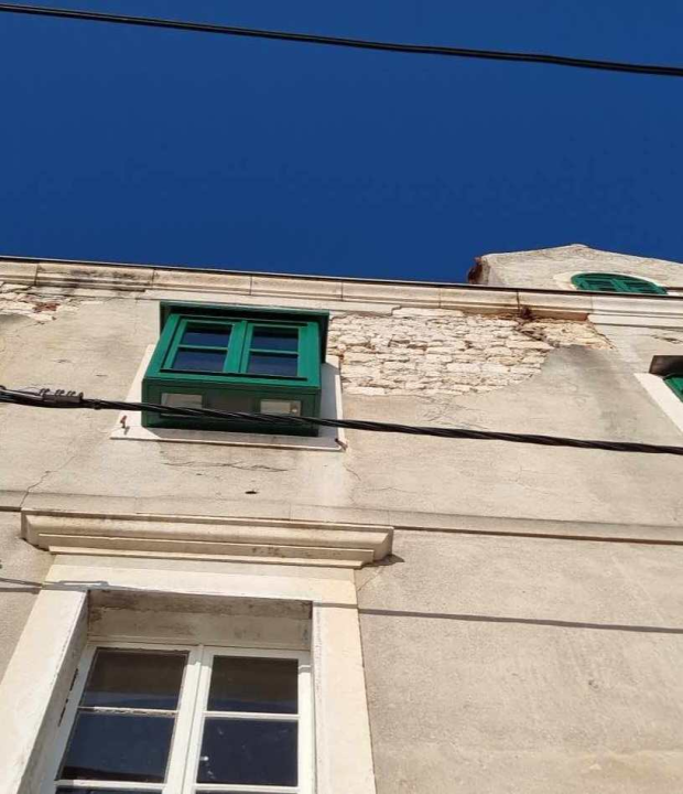 Padaju dijelovi fasade u ulici Jurja Dalmatinca na Gorici: 'Netko će poginuti'