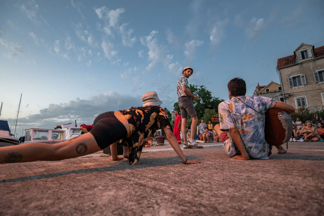 Zbog ove fotogalerije pokajat ćete se što niste otišli na Zlarin Street Music Festival!