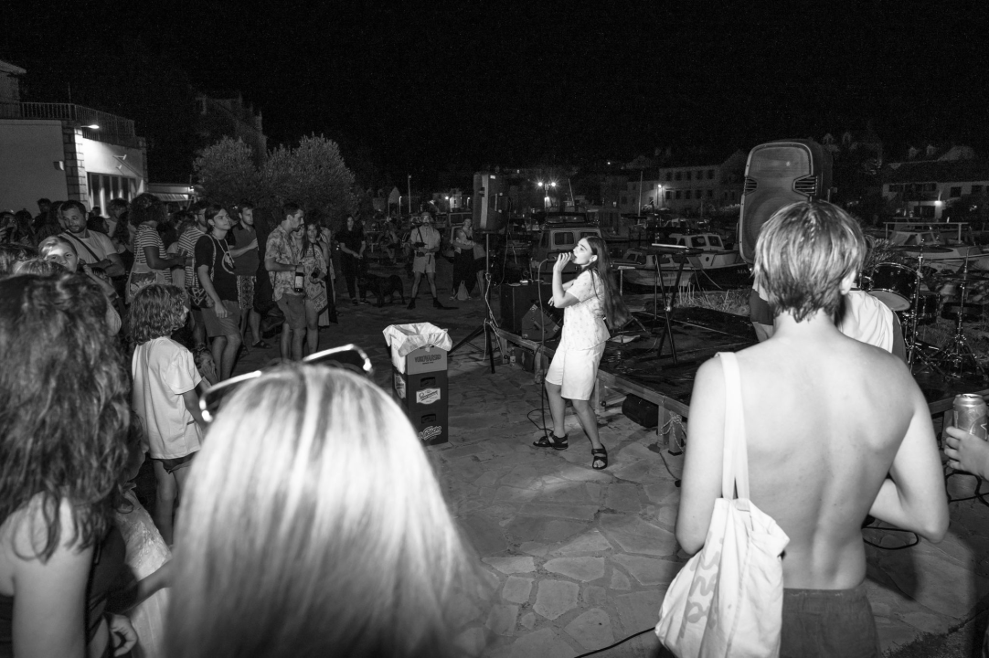 Zbog ove fotogalerije pokajat ćete se što niste otišli na Zlarin Street Music Festival!