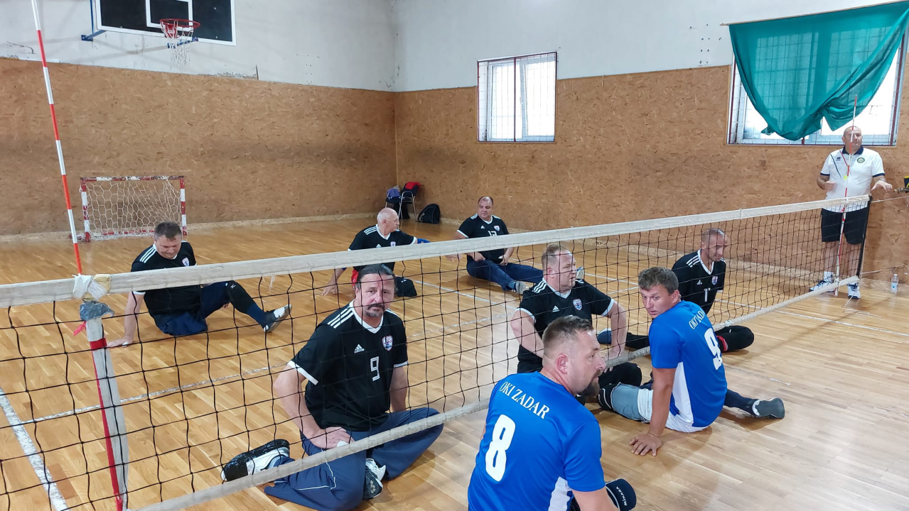 Klub sjedeće odbojke Knin 95 organizirao i osvojio turnir Oluja 95
