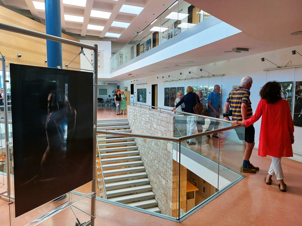 U knjižnici otvorena izložba 'Ženski akt'