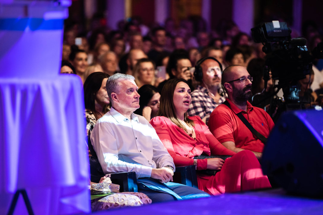 Prva večer Šansona prošla u znaku Vice Vukova: Idealan ambijent za legendarne pjesme šibenskog slavuja