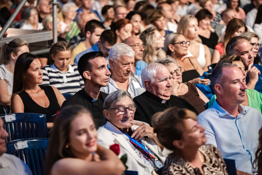 Prva večer Šansona prošla u znaku Vice Vukova: Idealan ambijent za legendarne pjesme šibenskog slavuja