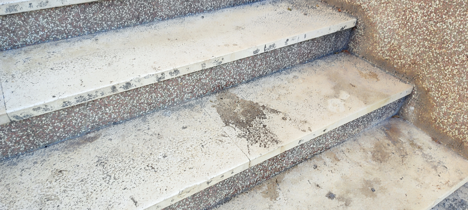 Čitatelji nam šalju fotografije prljavog Šibenika od Meteriza do Vidika: ‘O smradu da ne govorim’