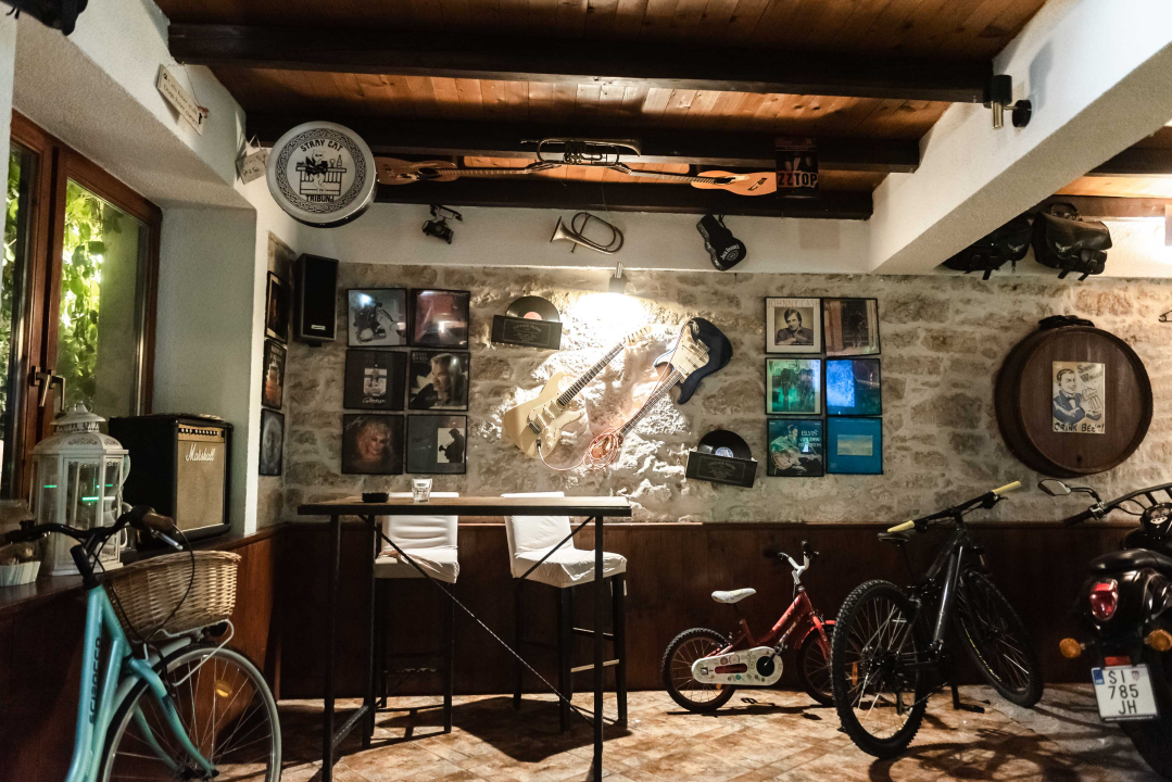 Rock'n'roll, finger food i kokteli: Stray Cat mjesto je koje morate posjetiti! 