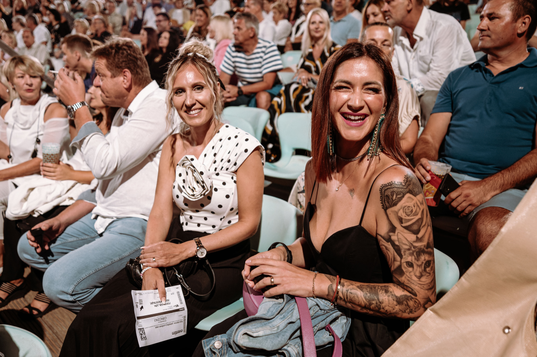 Parni Valjak raspjevao i rasplesao publiku na tvrđavi