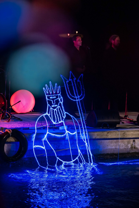 'Light is Life' upozorio na iskorištavanje planeta Zemlje: Šibenik obojan u crveno, a 4 tenora dali glazbeni doprinos