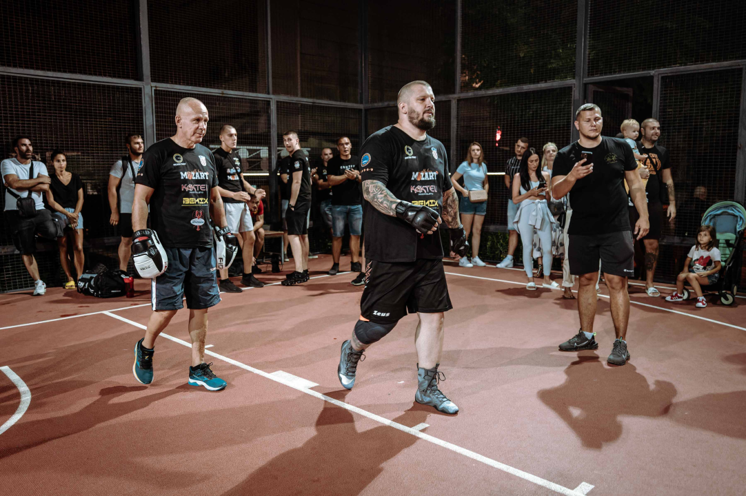 Funcuti bakljadom podržali Franu Vukovića na otvorenom treningu uoči borbe za naslov