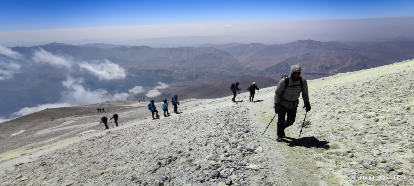 Petnaest planinara iz Šibenika krenulo u osvajanje najvećeg vrha u Iranu: Njih devetero je uspjelo!