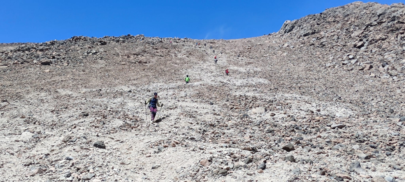 Petnaest planinara iz Šibenika krenulo u osvajanje najvećeg vrha u Iranu: Njih devetero je uspjelo!