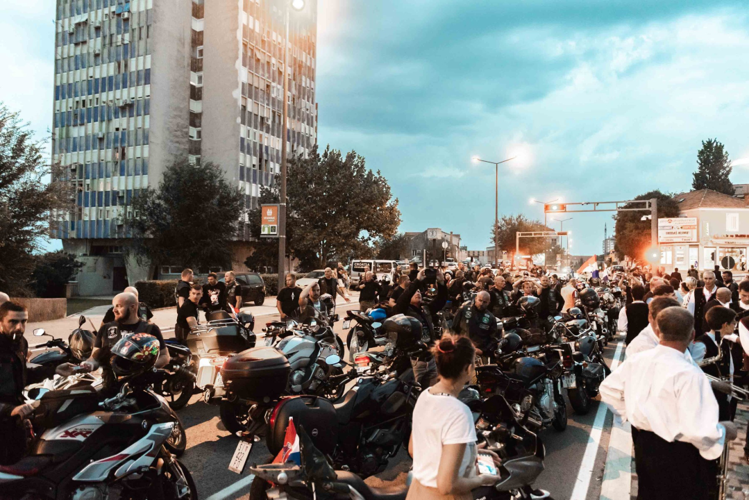 Unatoč prolomu oblaka, grmljavini i pljusku, Šibenčani pokazali koliko im znači Rujanski rat 