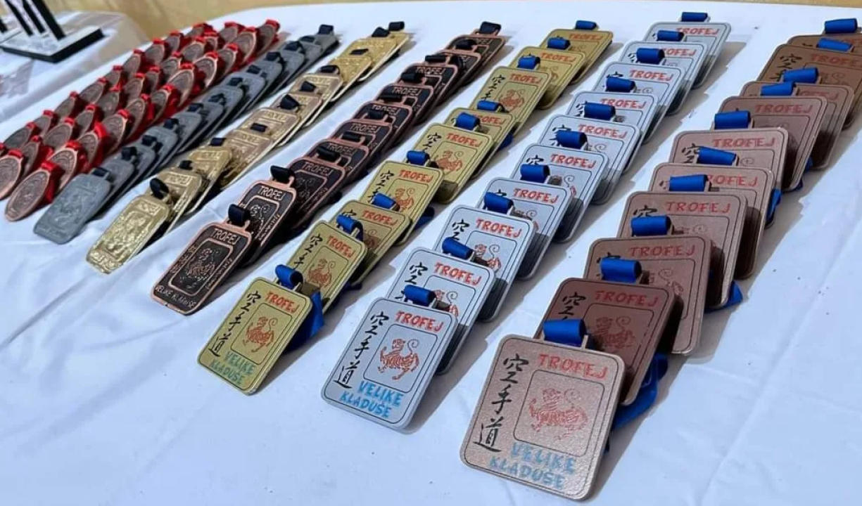 'Žetva' medalja za Karate klub Šibenik 1066: Osvojili ih čak 29 u Velikoj Kladuši