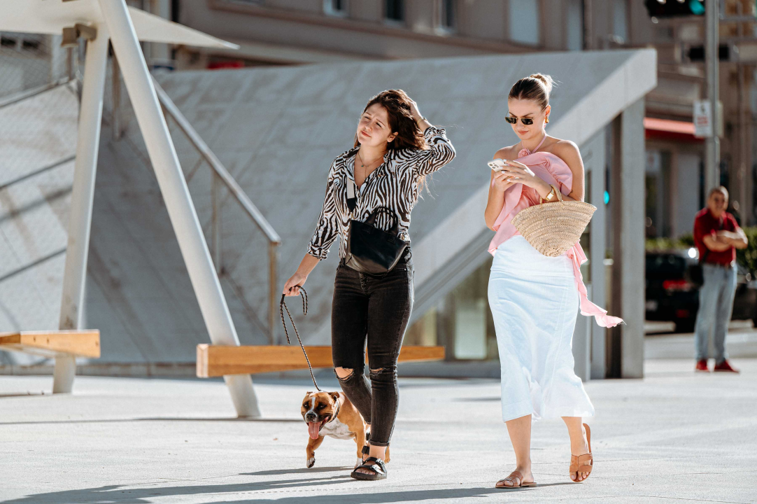 Moda godine ne broji: Ove dame modnim odabirom oborile su centar grada! 