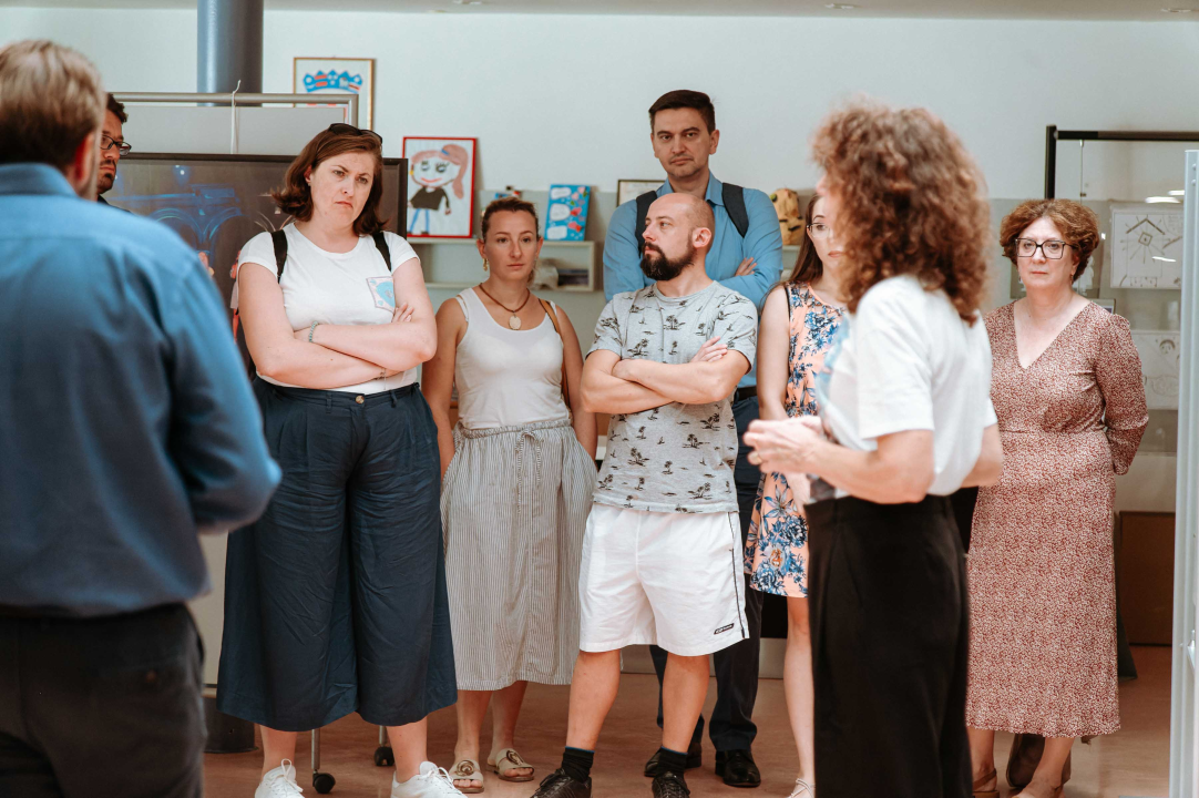 Svako dijete treba mir: U knjižnici predavanje o migrantima u lokalnoj zajednici i izložba ratnog MDF-a