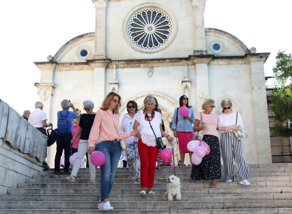 Šetnji s ružičastim vrpcama pridružili se i igrači Šibenke