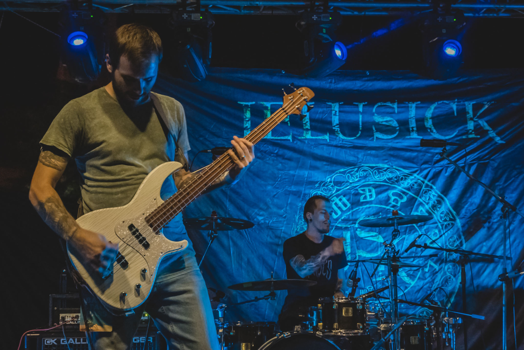 Dino Jelusić zatvorio ‘Bablje ljeto’ u Šibeniku, pogledajte atmosferu s koncerta