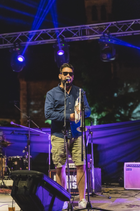 Dino Jelusić zatvorio ‘Bablje ljeto’ u Šibeniku, pogledajte atmosferu s koncerta