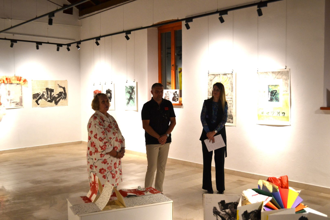 U Galeriji Kninskog muzeja otvorena zanimljiva izložba 'Pod zvijezdama'